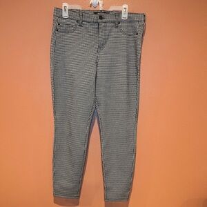 Chic Black and White Size 10/30 Liverpool Brand